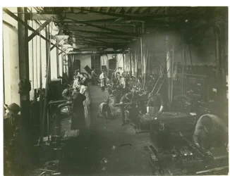 El taller de reparaciones, fábrica de alfombras, 1923